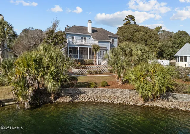 Photo 3 of Single family home for sale at 203 Red Snapper Dr, Emerald Isle, NC 28594 | MLS# 100542960 | Listing updated on 2026-09-09