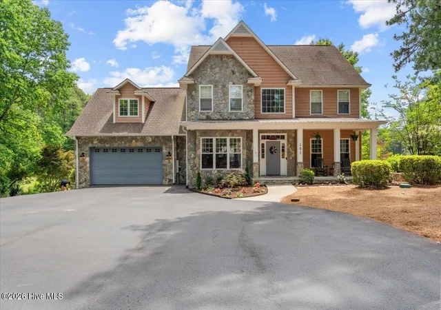 Homes for sale in West End, NC | 101 Vanore Rd, West End, NC 27376 | MLS# 100584560