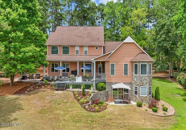 Homes for sale in West End, NC | 101 Vanore Rd, West End, NC 27376 | MLS# 100584560