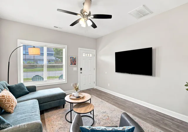 Photo 3 of Single family home for sale at 1015 Campbell St, Wilmington, NC 28401 | MLS# 100576558 | Listing updated on 2026-09-14
