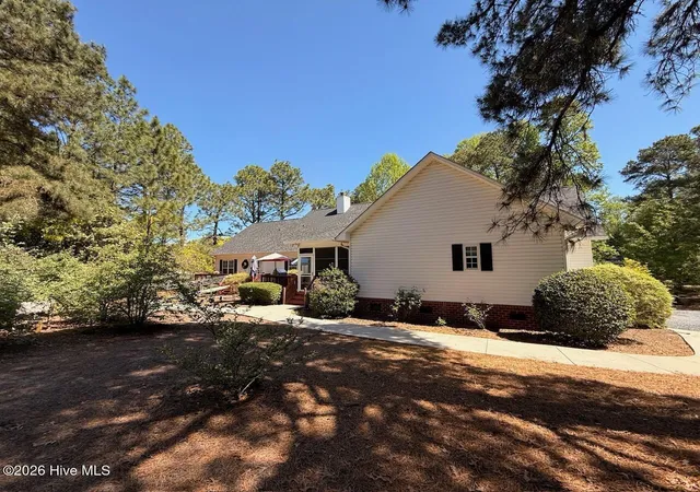 Homes for sale in Seven Lakes, NC | 109 Sweetbriar Ct, Seven Lakes, NC 27376 | MLS# 100567784