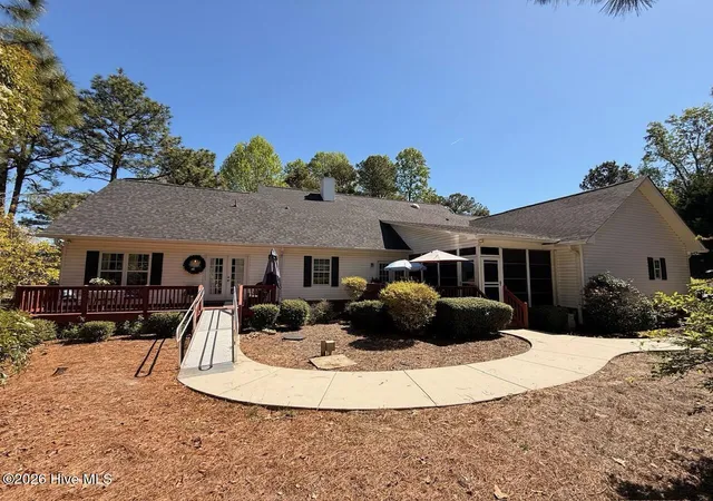 Homes for sale in Seven Lakes, NC | 109 Sweetbriar Ct, Seven Lakes, NC 27376 | MLS# 100567784