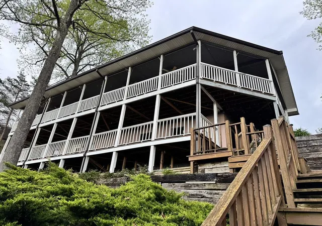 Photo 1 of Single family home for sale at 7 Lakeview Dr, Hayesville, NC 28904 | MLS# 98544272 | Listing updated on 2026-08-18