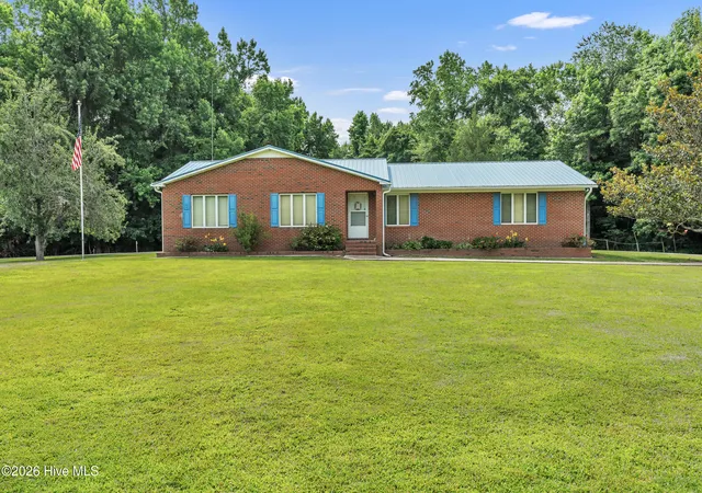 Single family home for sale at 612 Parkertown Rd, Hubert, NC 28539 | MLS# 100580974