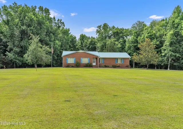 Photo 2 of Single family home for sale at 612 Parkertown Rd, Hubert, NC 28539 | MLS# 100580974 | Listing updated on 2026-09-19