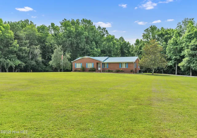 Photo 3 of Single family home for sale at 612 Parkertown Rd, Hubert, NC 28539 | MLS# 100580974 | Listing updated on 2026-09-19