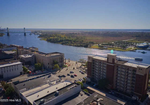 2nd image of 106 N Water St, Wilmington, NC 28401