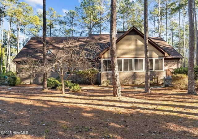 Photo 4 of Single family home for sale at 7 Brinyan Ct, Pinehurst, NC 28374 | MLS# 100482717 | Listing updated on 2026-08-19