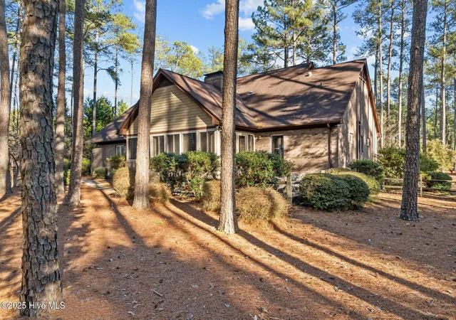 Photo 5 of Single family home for sale at 7 Brinyan Ct, Pinehurst, NC 28374 | MLS# 100482717 | Listing updated on 2026-08-19