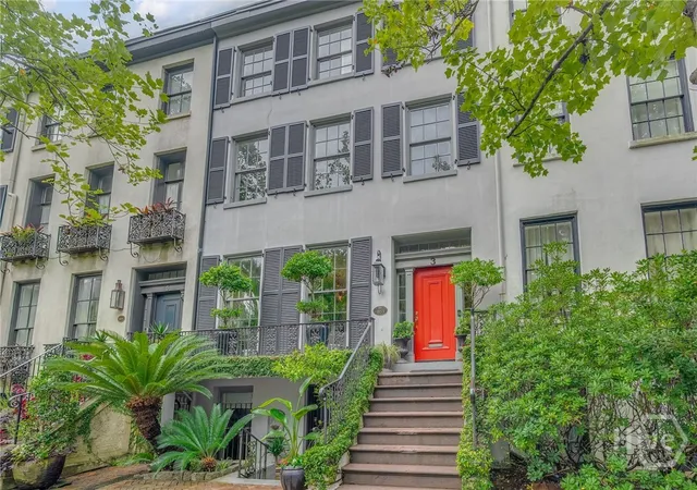 Homes for sale in Savannah, GA | 3 E Gordon St, Savannah, GA 31401 | MLS# SA338925