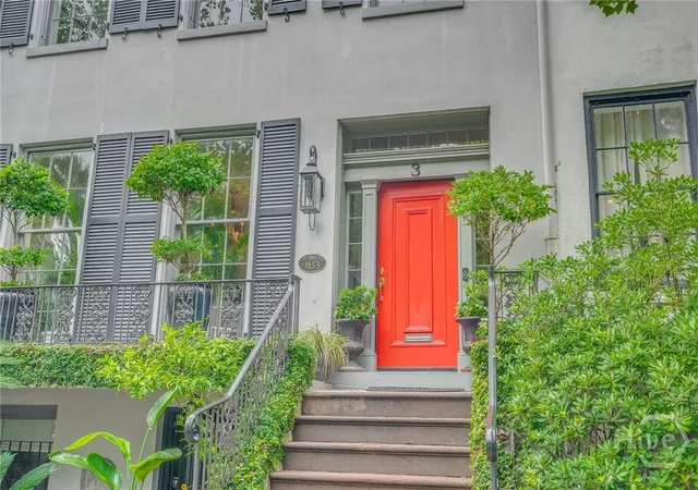 Homes for sale in Savannah, GA | 3 E Gordon St, Savannah, GA 31401 | MLS# SA338925