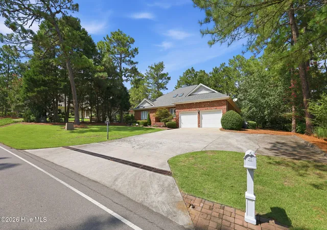 Photo 3 of Single family home for sale at 885 Monticello Dr, Pinehurst, NC 28374 | MLS# 100599716 | Listing updated on 2026-09-01