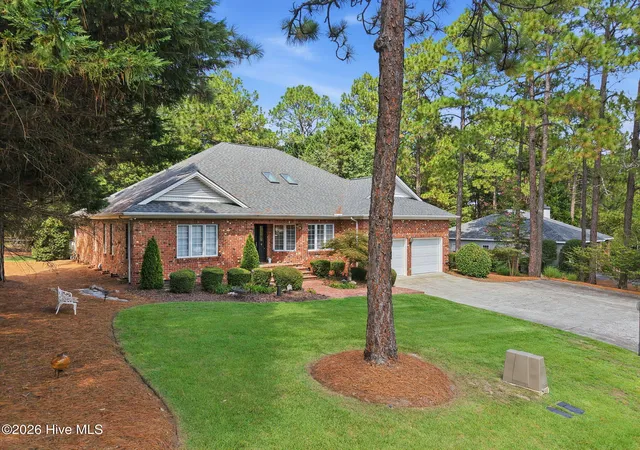Photo 5 of Single family home for sale at 885 Monticello Dr, Pinehurst, NC 28374 | MLS# 100599716 | Listing updated on 2026-09-01