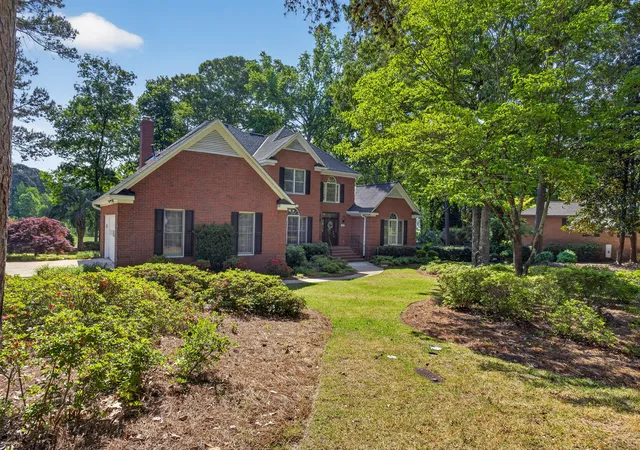 Photo 3 of Single family home for sale at 4 Water Oak Ct, Aiken, SC 29803 | MLS# 98256638 | Listing updated on 2026-09-09