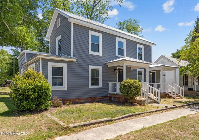 Photo 1 of Single family home for sale at 723 N Market St, Washington, NC 27889 | MLS# 100582626 | Listing updated on 2026-08-18