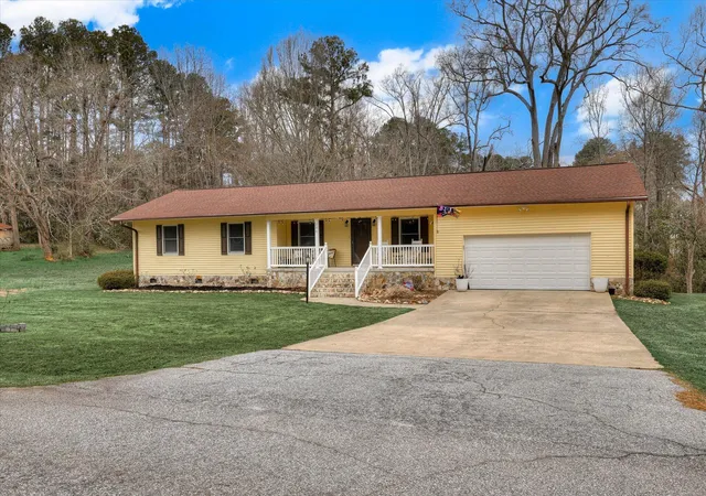 Photo 3 of Single family home for sale at 206 Peachtree St, Mc Cormick, SC 29835 | MLS# 98253351 | Listing updated on 2026-08-27