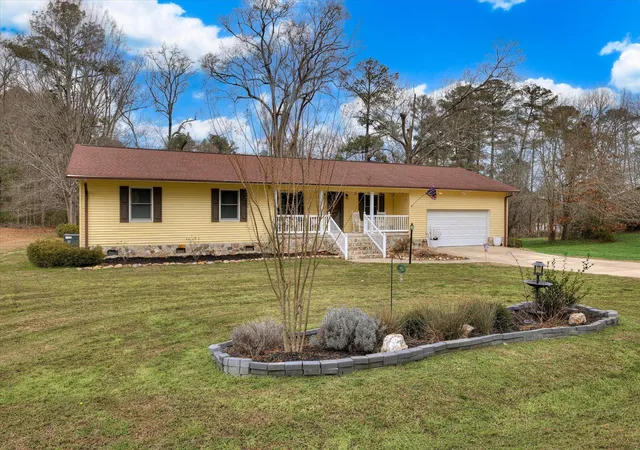 Photo 4 of Single family home for sale at 206 Peachtree St, Mc Cormick, SC 29835 | MLS# 98253351 | Listing updated on 2026-08-27