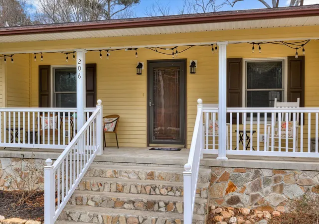 Photo 5 of Single family home for sale at 206 Peachtree St, Mc Cormick, SC 29835 | MLS# 98253351 | Listing updated on 2026-08-27