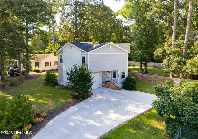Photo 2 of Single family home for sale at 4704 Trent Woods Dr, Trent Woods, NC 28562 | MLS# 100581711 | Listing updated on 2026-08-18