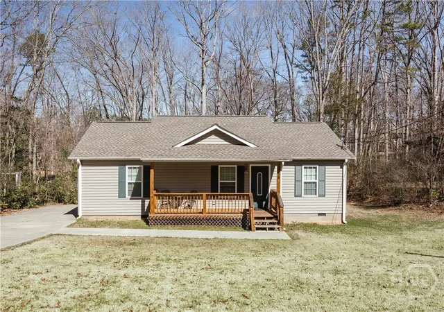 Homes for sale in Lavonia, GA | 58 Teepee Ln, Lavonia, GA 30553 | MLS# CL350340