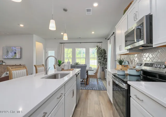 Photo 3 of Single family home for sale at 706 Mallory Dr, Sneads Ferry, NC 28460 | MLS# 100591633 | Listing updated on 2026-09-15