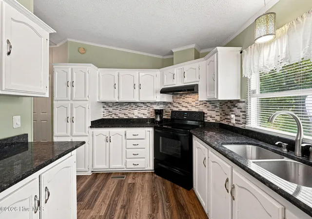 Photo 5 of Single family home for sale at 905 S Hardin St, Southern Pines, NC 28387 | MLS# 100600170 | Listing updated on 2026-09-02