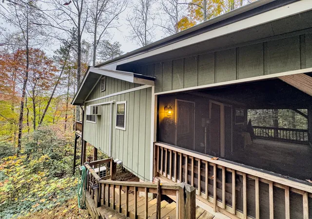 Homes for sale in Hayesville, NC | 231 Dogwood Cir, Hayesville, NC 28904 | MLS# 98544495