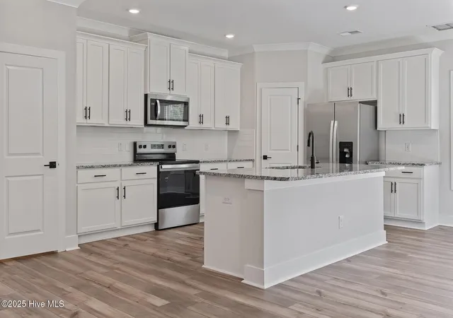Photo 4 of Single family home for sale at 27 S Umbrella Palm Dr, Hampstead, NC 28443 | MLS# 100579145 | Listing updated on 2026-08-26