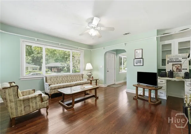 Photo 3 of Single family home for sale at 6 Linden Dr, Savannah, GA 31405 | MLS# SA358946 | Listing updated on 2026-07-31
