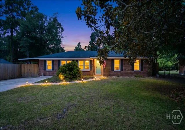 Homes for sale in Savannah, GA | 17 Regent Dr, Savannah, GA 31406 | MLS# SA359482