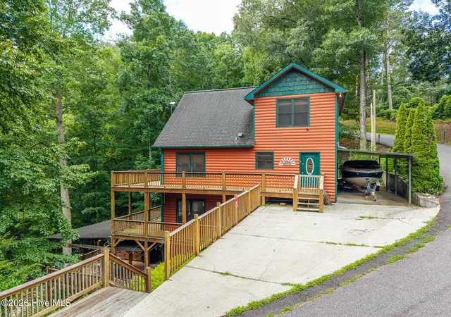 Photo 4 of Single family home for sale at 270 Marina Dr, Murphy, NC 28906 | MLS# 98544454 | Listing updated on 2026-08-18