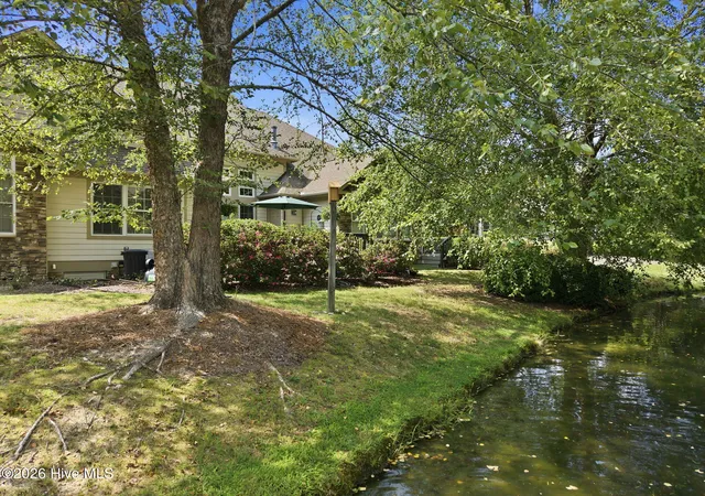 Listing Photo 2 - Condo for sale in building located at 161 Starland Ln, Southern Pines, NC 28387