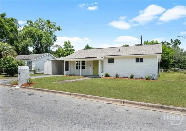 Photo 2 of Single family home for sale at 2222 E 58th Street, Savannah, GA 31404 | MLS# SA360749 | Listing updated on 2026-08-17