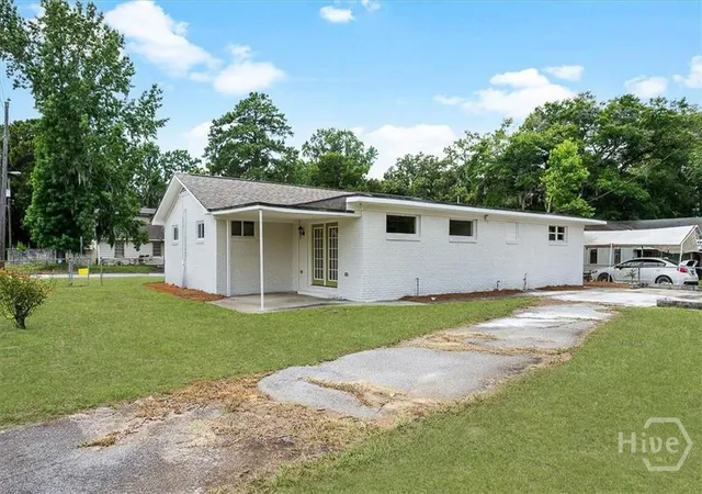 Photo 3 of Single family home for sale at 2222 E 58th Street, Savannah, GA 31404 | MLS# SA360749 | Listing updated on 2026-08-17