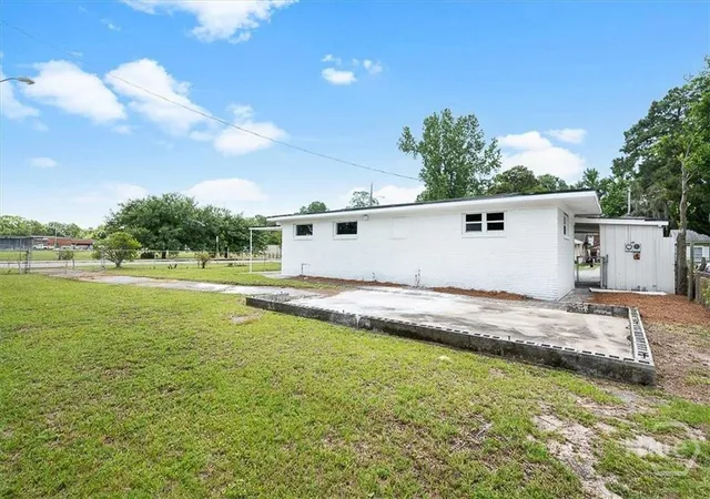 Photo 3 of Single family home for sale at 2222 E 58th Street, Savannah, GA 31404 | MLS# SA360749 | Listing updated on 2026-08-17