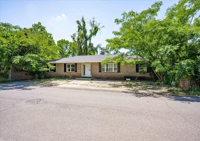 2nd image of 119 Crystal Lake Dr, North Augusta, SC 29841 | MLS# 98257295