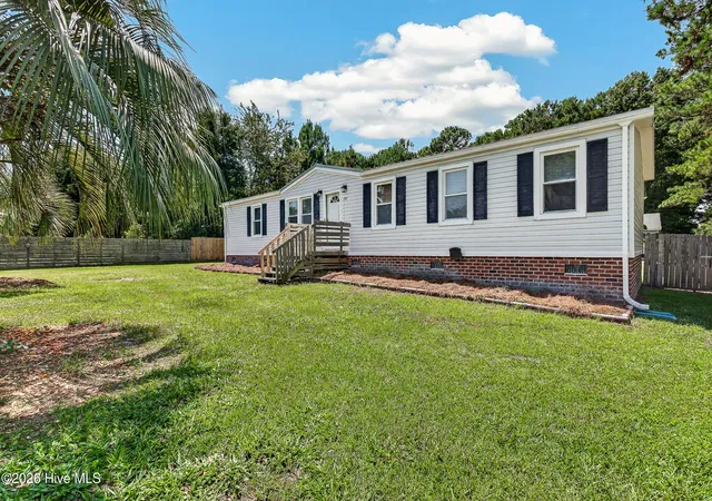 Photo 3 of Manufactured home for sale at 102 Seabird Ln, Sneads Ferry, NC 28460 | MLS# 100597126 | Listing updated on 2026-09-14