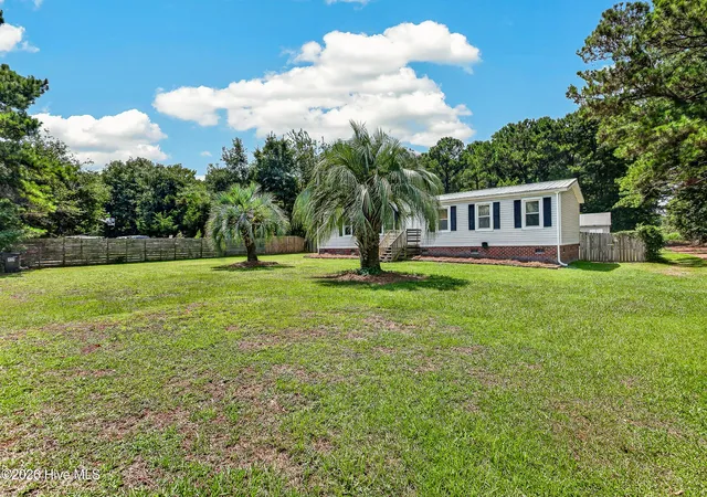 Photo 3 of Manufactured home for sale at 102 Seabird Ln, Sneads Ferry, NC 28460 | MLS# 100597126 | Listing updated on 2026-10-06