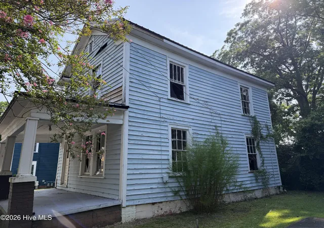 Photo 1 of Single family home for sale at 207 N Pierce St, Washington, NC 27889 | MLS# 100596348 | Listing updated on 2026-08-18