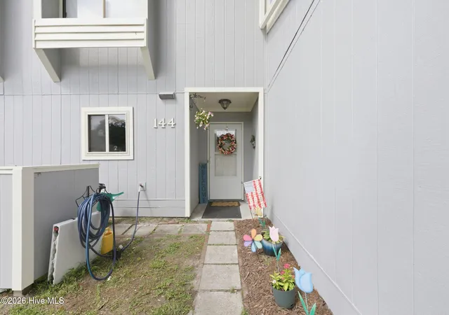 3rd image of 144 Quarterdeck Townhouses, New Bern, NC 28562 | MLS# 100580293