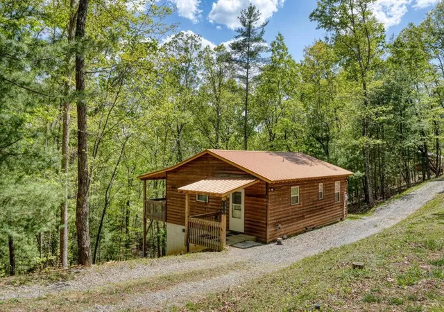 Photo 2 of Single family home for sale at 100 Fern Cvs Ln, Murphy, NC 28906 | MLS# 98544422 | Listing updated on 2026-08-18