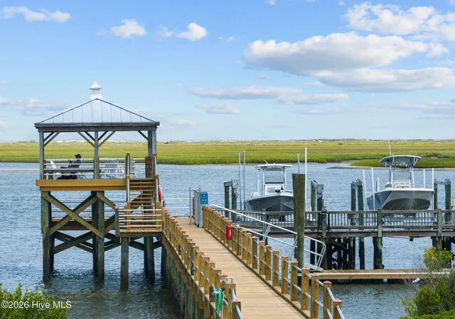 Photo 4 of Single family home for sale at 824 Cupola Dr, Wilmington, NC 28409 | MLS# 100596107 | Listing updated on 2026-10-07