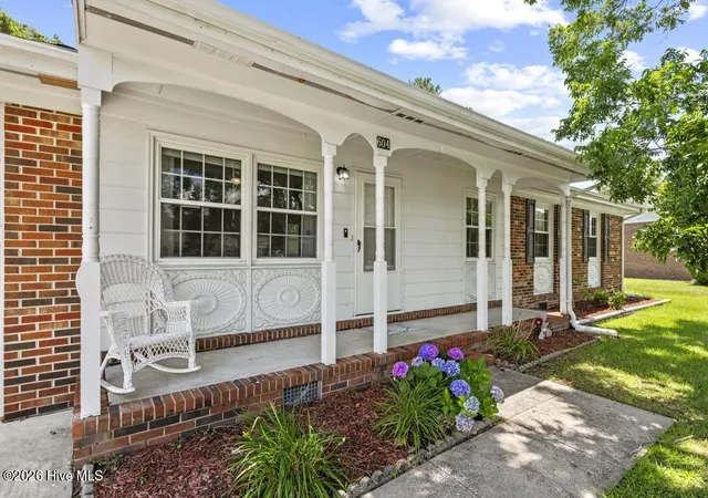 Photo 2 of Single family home for sale at 604 Oakwood Ave, Jacksonville, NC 28546 | MLS# 100584878 | Listing updated on 2026-09-05