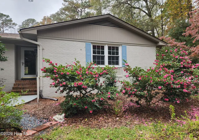 Photo 3 of Single family home for sale at 107 S Lakeshore Dr, Carthage, NC 28327 | MLS# 100579374 | Listing updated on 2026-08-18