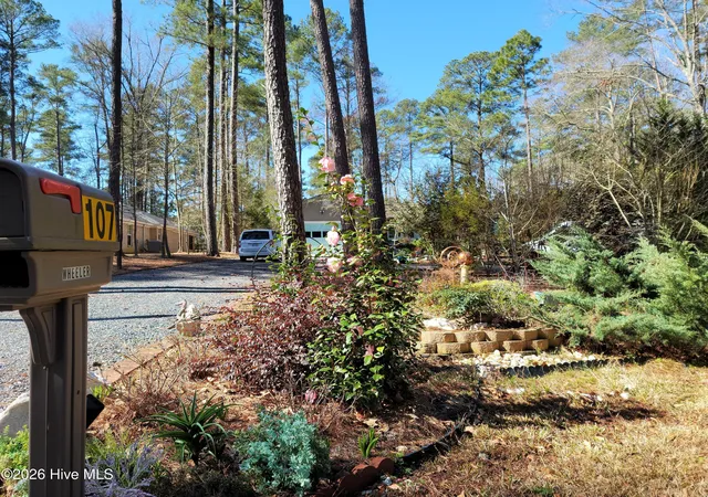 Photo 4 of Single family home for sale at 107 S Lakeshore Dr, Carthage, NC 28327 | MLS# 100579374 | Listing updated on 2026-08-18