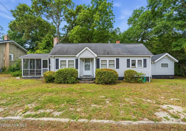 Homes for sale in Hamlet, NC | 704 E Hamlet Ave, Hamlet, NC 28345 | MLS# 100580956