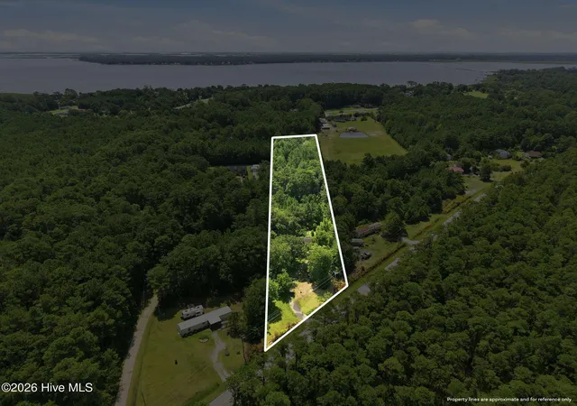 Photo 3 of Single family home for sale at 390 Old Winberry Rd, Newport, NC 28570 | MLS# 100594238 | Listing updated on 2026-08-18