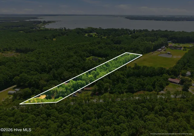Photo 4 of Single family home for sale at 390 Old Winberry Rd, Newport, NC 28570 | MLS# 100594238 | Listing updated on 2026-08-18