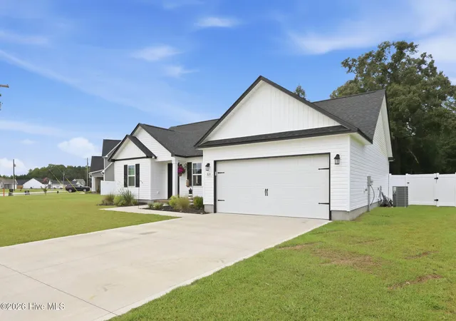 Photo 2 of Single family home for sale at 321 Cotton Hl Pl, Hubert, NC 28539 | MLS# 100600057 | Listing updated on 2026-09-18