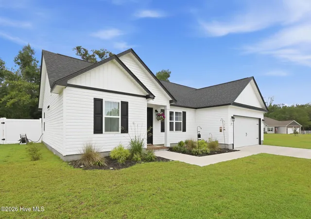 Photo 3 of Single family home for sale at 321 Cotton Hl Pl, Hubert, NC 28539 | MLS# 100600057 | Listing updated on 2026-09-18